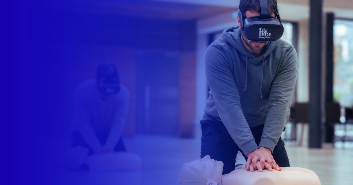 Image de salariés pratiquant un massage cardiaque lors d'une formation immersive en VR.